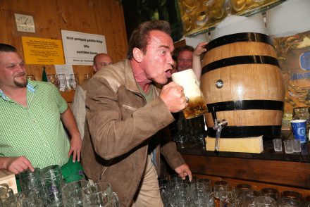 Arnold Schwarzenegger aime bien l’Oktoberfest