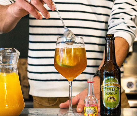 Devenez un as du cocktail à la bière, grâce à notre Box Mixologie et ses crèmes de fruits